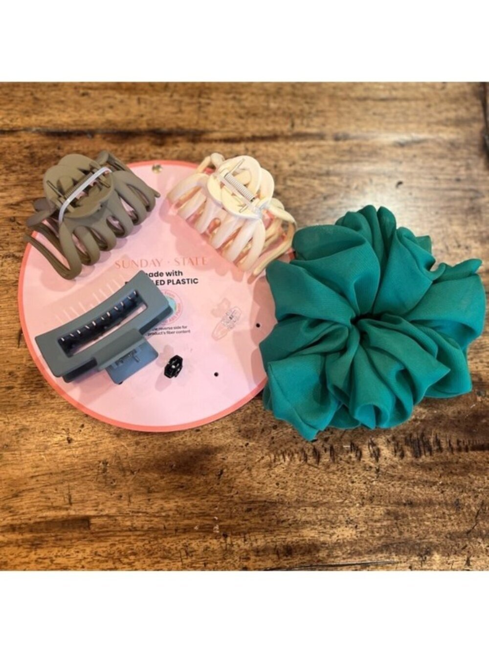 NEW hair tools – large kelly green scrunchie hair tie and 5 claw / lobster clips